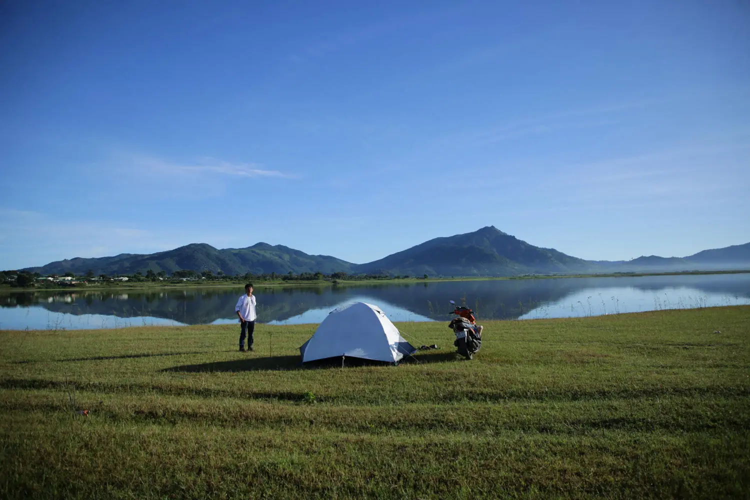 Dạo quanh Biển hồ Pleiku h&ograve;a m&igrave;nh v&agrave;o thi&ecirc;n nhi&ecirc;n trong l&agrave;nh 12