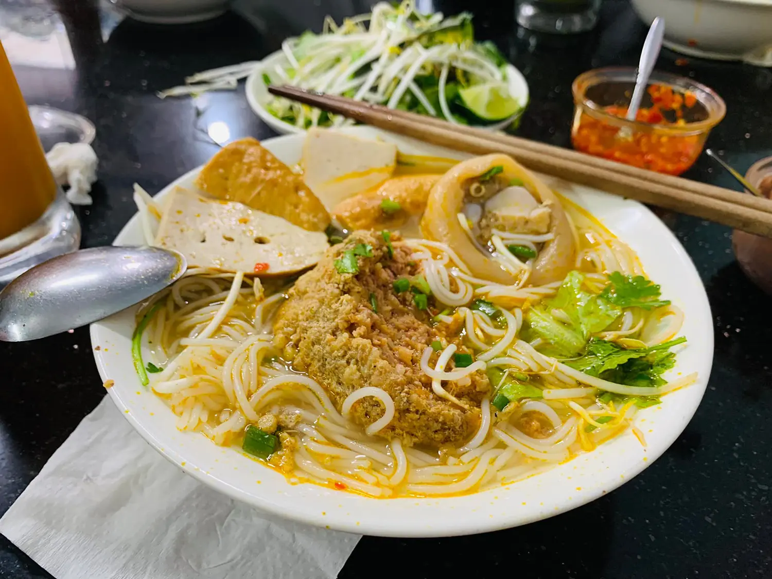 Review b&uacute;n ri&ecirc;u gi&ograve; Tư Gia Lai với hương vị thơm ngon, hấp dẫn 4