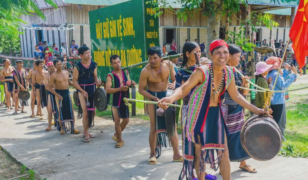H&ograve;a m&igrave;nh v&agrave;o Lễ hội đ&acirc;m tr&acirc;u cực nhộn nhịp tại Gia Lai 2