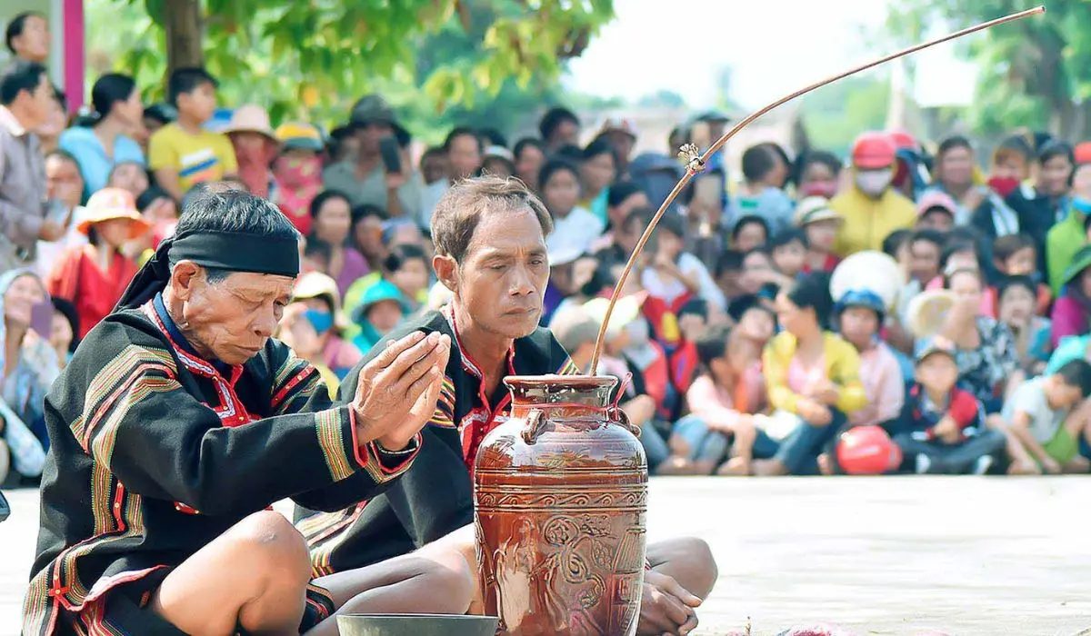 Tham gia v&agrave;o Lễ cầu mưa Yang Pơtao Apui linh thi&ecirc;ng 2