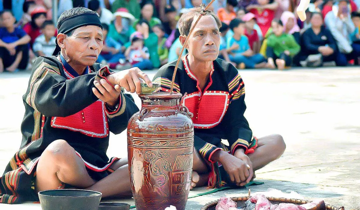 Tham gia v&agrave;o Lễ cầu mưa Yang Pơtao Apui linh thi&ecirc;ng 3