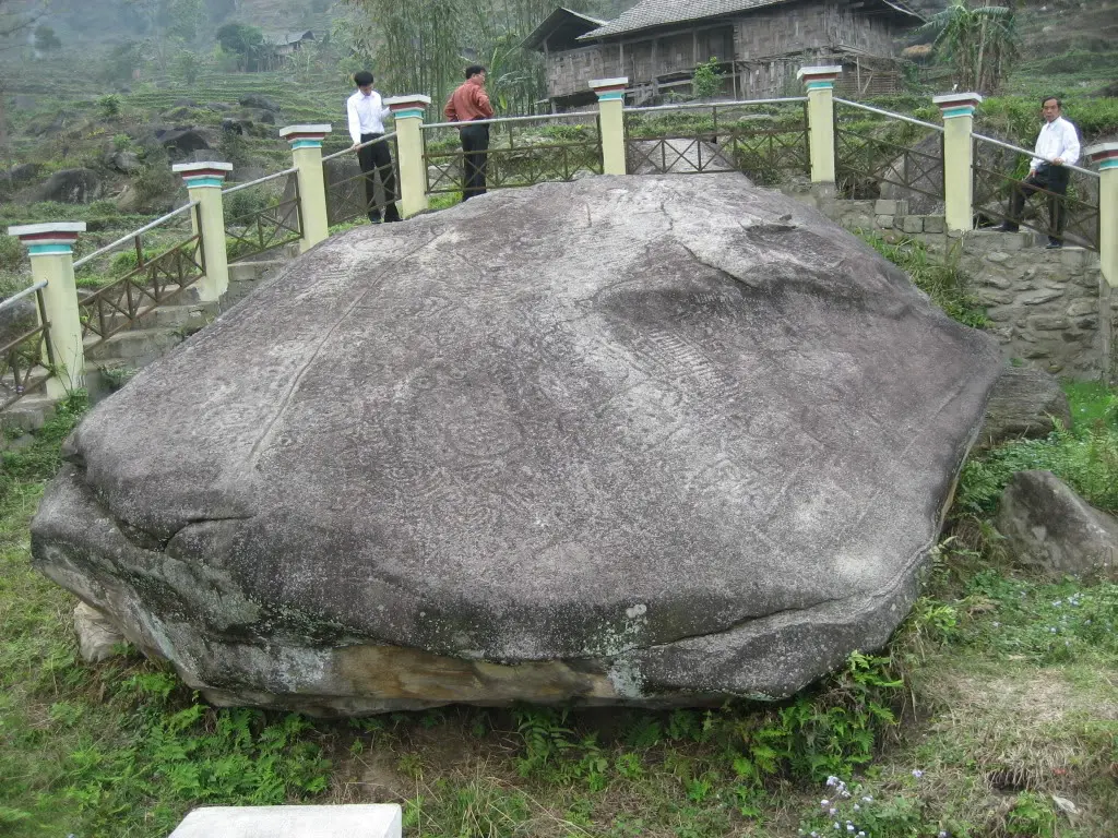 B&atilde;i đ&aacute; cổ Nấm Dẩn - H&agrave; Giang v&agrave; những gi&aacute; trị lịch sử l&acirc;u đời 11