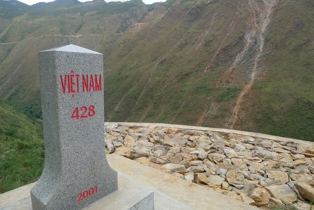 Cột mốc 428 - Địa danh mang t&iacute;nh lịch sử của d&acirc;n tộc Việt Nam 2