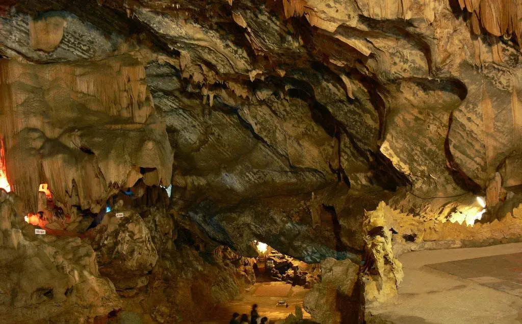 Đến v&ugrave;ng bi&ecirc;n viễn, chinh phục c&aacute;c Hang động nổi tiếng ở H&agrave; Giang 6