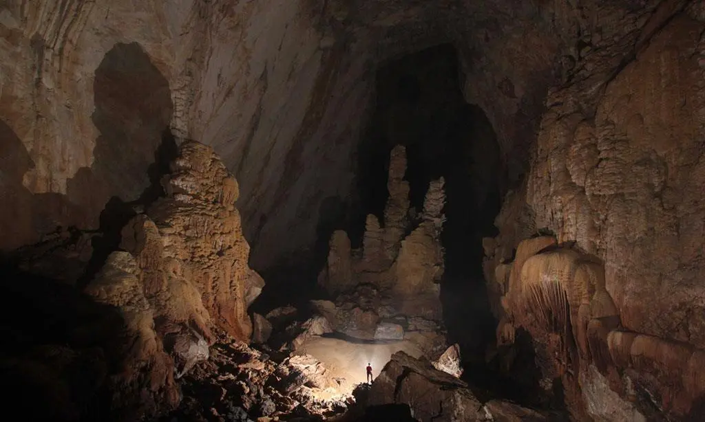 Đến v&ugrave;ng bi&ecirc;n viễn, chinh phục c&aacute;c Hang động nổi tiếng ở H&agrave; Giang 7