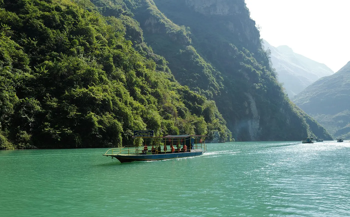 Dốc T&agrave; L&agrave;ng - H&agrave; Giang: Xứng danh cung đường hiểm trở nhất v&ugrave;ng bi&ecirc;n viễn 9