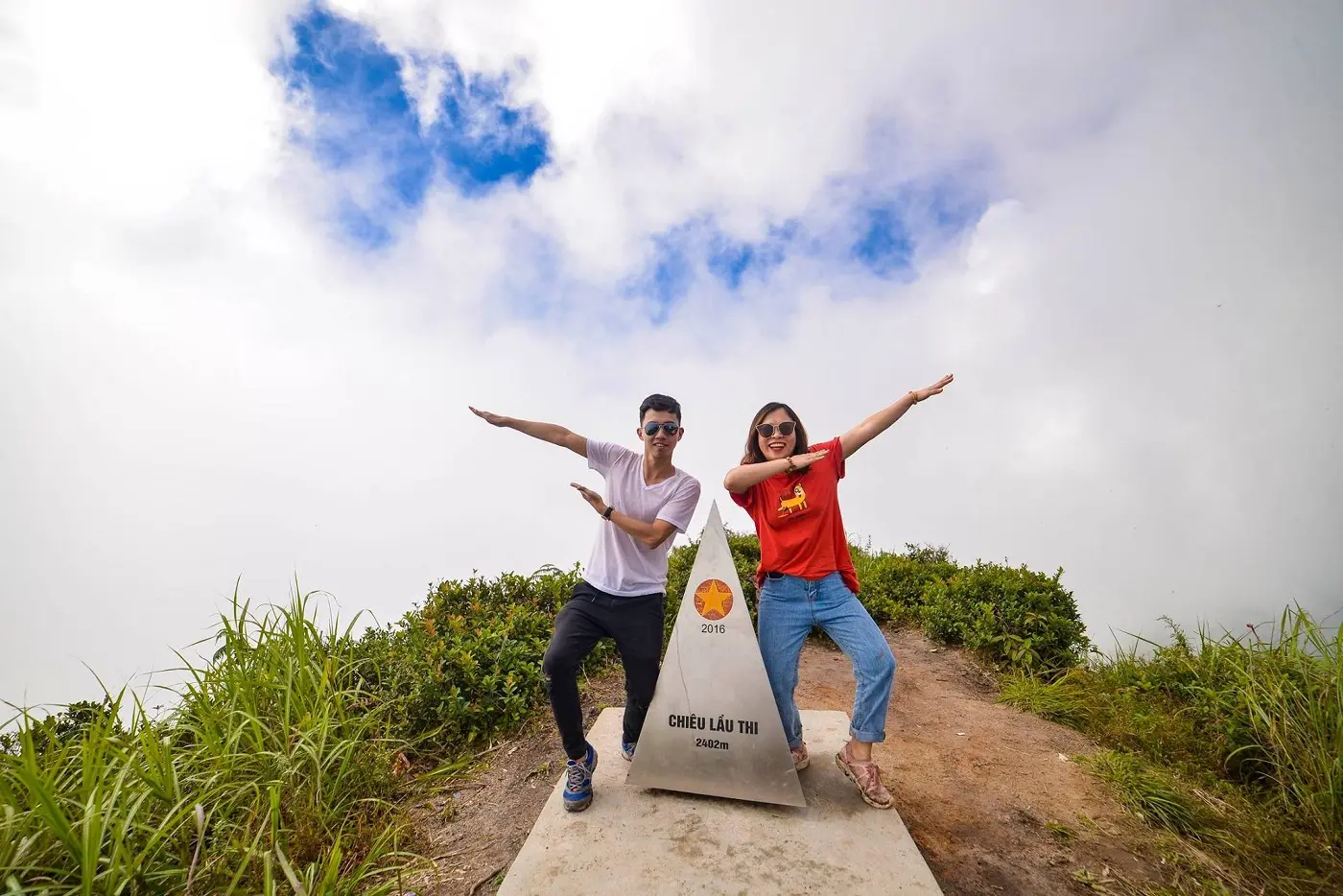 H&agrave;nh tr&igrave;nh trekking Chi&ecirc;u Lầu Thi lạc giữa biển m&acirc;y bềnh bồng 8