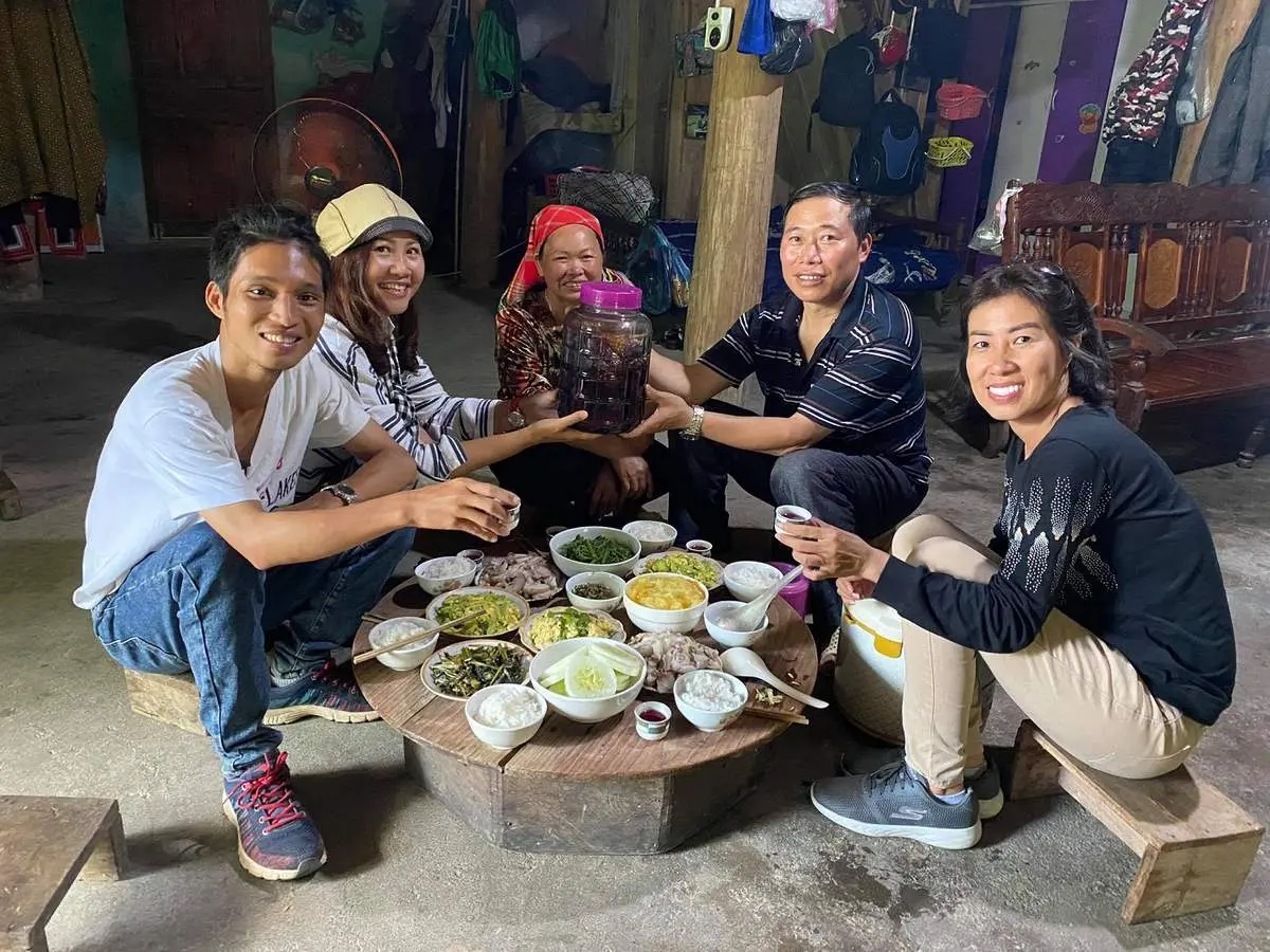 H&agrave;nh tr&igrave;nh trekking Chi&ecirc;u Lầu Thi lạc giữa biển m&acirc;y bềnh bồng 5