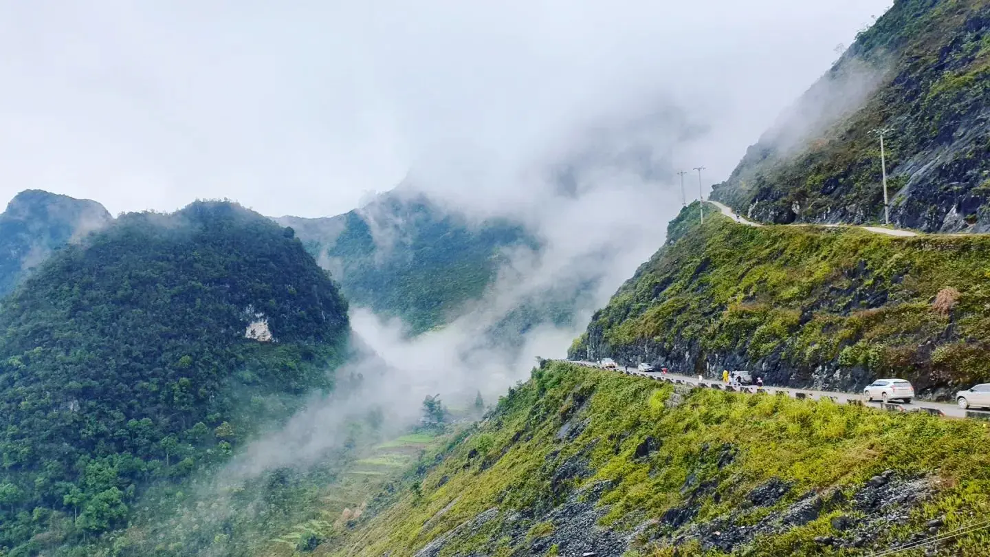 Kh&aacute;m ph&aacute; con đường thần ti&ecirc;n ở H&agrave; Giang khi&ecirc;́n ai ai cũng say m&ecirc; 4