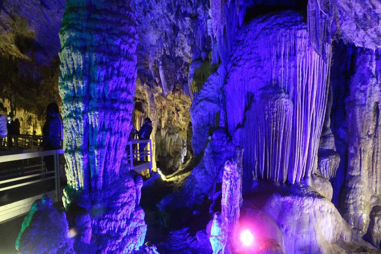 Kh&aacute;m ph&aacute; động L&ugrave;ng Kh&uacute;y mu&ocirc;n m&agrave;u mu&ocirc;n vẻ - Đệ nhất động H&agrave; Giang 10