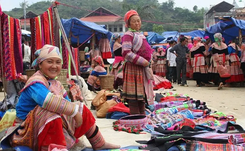 Kh&aacute;m ph&aacute; n&eacute;t đẹp văn h&oacute;a v&ugrave;ng cao tại Chợ Quyết Tiến H&agrave; Giang 12