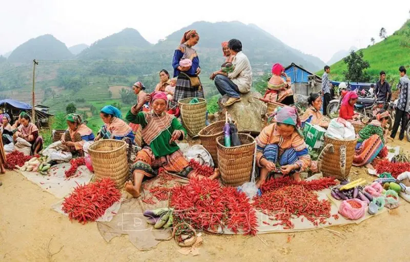 Kh&aacute;m ph&aacute; n&eacute;t đẹp văn h&oacute;a v&ugrave;ng cao tại Chợ Quyết Tiến H&agrave; Giang 9