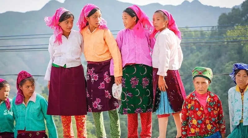 L&atilde;ng mạn Chợ t&igrave;nh Kh&acirc;u Vai - Khi đi lẻ b&oacute;ng, khi về c&oacute; đ&ocirc;i 5