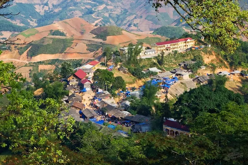 L&atilde;ng mạn Chợ t&igrave;nh Kh&acirc;u Vai - Khi đi lẻ b&oacute;ng, khi về c&oacute; đ&ocirc;i 2