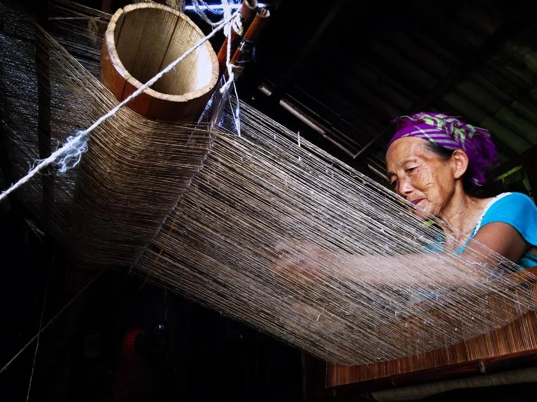 Sắc m&agrave;u rực rỡ đến từ l&agrave;ng dệt thổ cẩm L&ugrave;ng T&aacute;m H&agrave; Giang 5