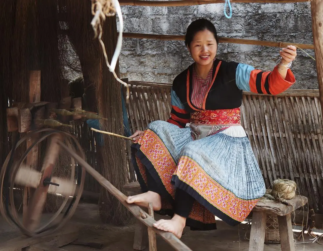 Sắc m&agrave;u rực rỡ đến từ l&agrave;ng dệt thổ cẩm L&ugrave;ng T&aacute;m H&agrave; Giang 4