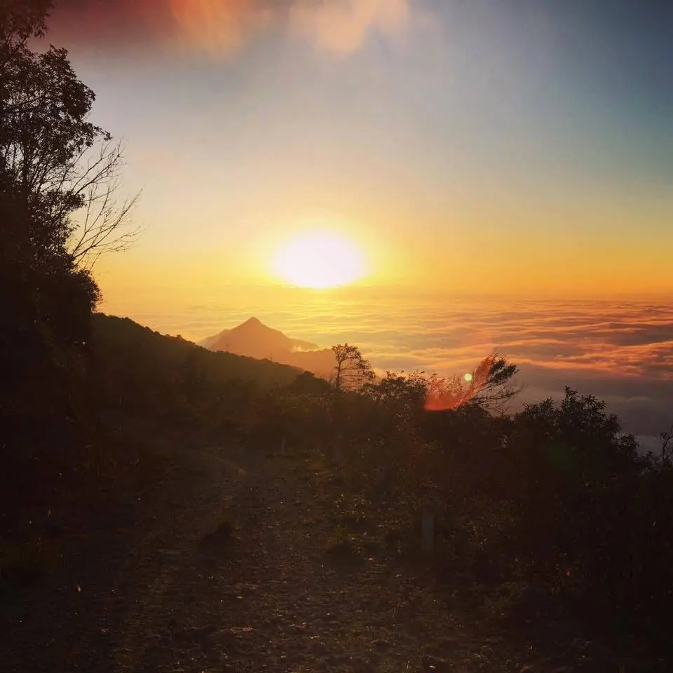 Trekking T&acirc;y C&ocirc;n Lĩnh - H&agrave;nh tr&igrave;nh tận hưởng cảm gi&aacute;c l&agrave;m chủ đất trời 11