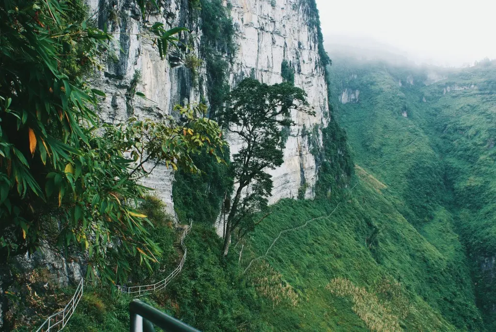 Trekking V&aacute;ch Đ&aacute; Thần - Chinh phục 'Tầng tr&ecirc;n của Đệ nhất h&ugrave;ng quan ph&iacute;a Bắc' 2
