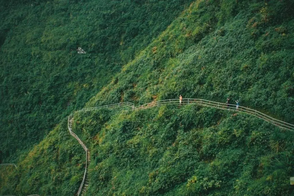V&aacute;ch đ&aacute; thần H&agrave; Giang - Từ A đến Z trải nghiệm trekking hiểm trở 2