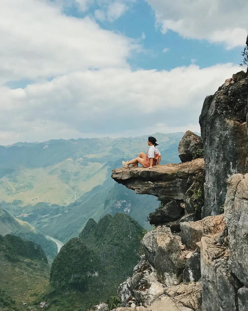 V&aacute;ch đ&aacute; thần H&agrave; Giang - Từ A đến Z trải nghiệm trekking hiểm trở 7
