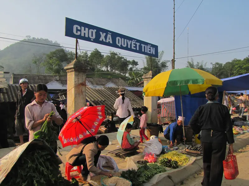 Khám phá nét đẹp văn hóa vùng cao tại Chợ Quyết Tiến Hà Giang