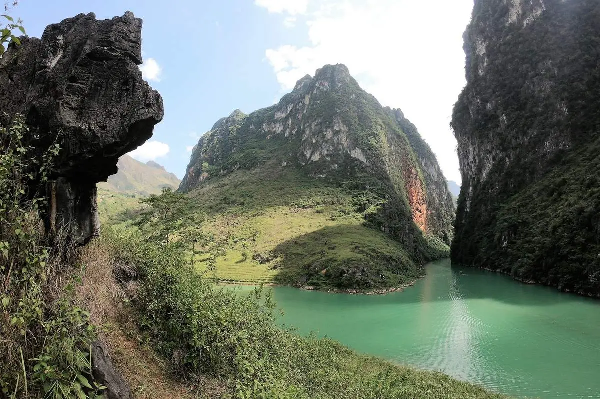 Sông Nho Quế - Khám phá vẻ đẹp vượt dòng thời gian đầy lôi cuốn