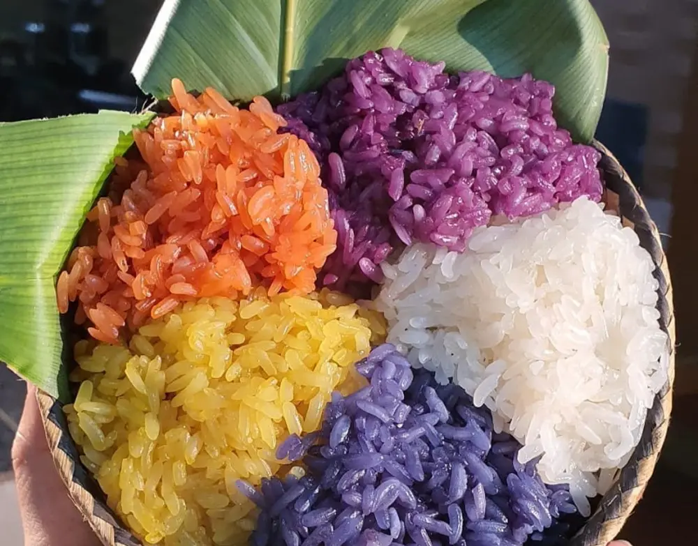 Mê mẩn với mùi vị thơm ngon, đậm đà của gói xôi ngũ sắc Hà Giang