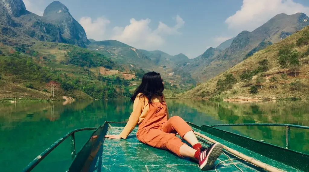 Trải nghiệm đi thuyền tr&ecirc;n s&ocirc;ng Nho Quế l&atilde;ng mạn v&agrave; &ecirc;m đềm 8