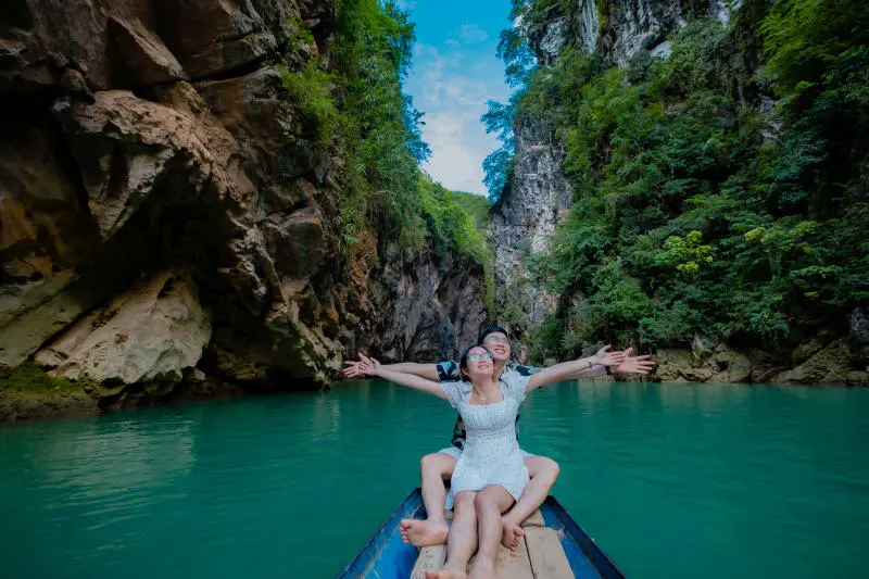 Đến S&ocirc;ng Nho Quế trải nghiệm một ng&agrave;y kh&aacute;m ph&aacute; c&ugrave;ng người th&acirc;n y&ecirc;u 7