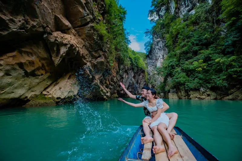 Đến S&ocirc;ng Nho Quế trải nghiệm một ng&agrave;y kh&aacute;m ph&aacute; c&ugrave;ng người th&acirc;n y&ecirc;u 2