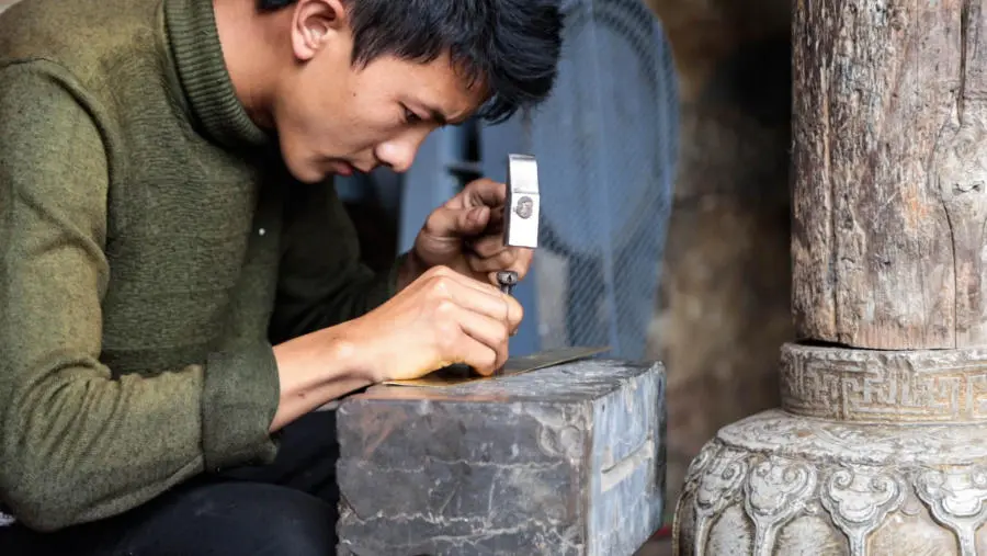Kh&aacute;m ph&aacute; L&agrave;ng nghề chạm bạc H&agrave; Giang dần tr&ocirc;i v&agrave;o qu&ecirc;n l&atilde;ng 2