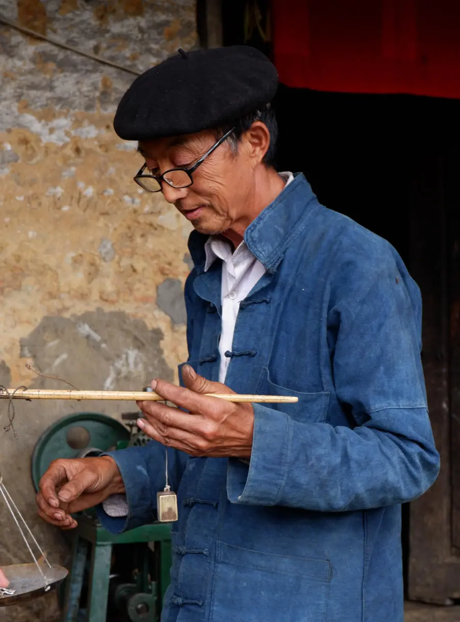 Kh&aacute;m ph&aacute; L&agrave;ng nghề chạm bạc H&agrave; Giang dần tr&ocirc;i v&agrave;o qu&ecirc;n l&atilde;ng 12