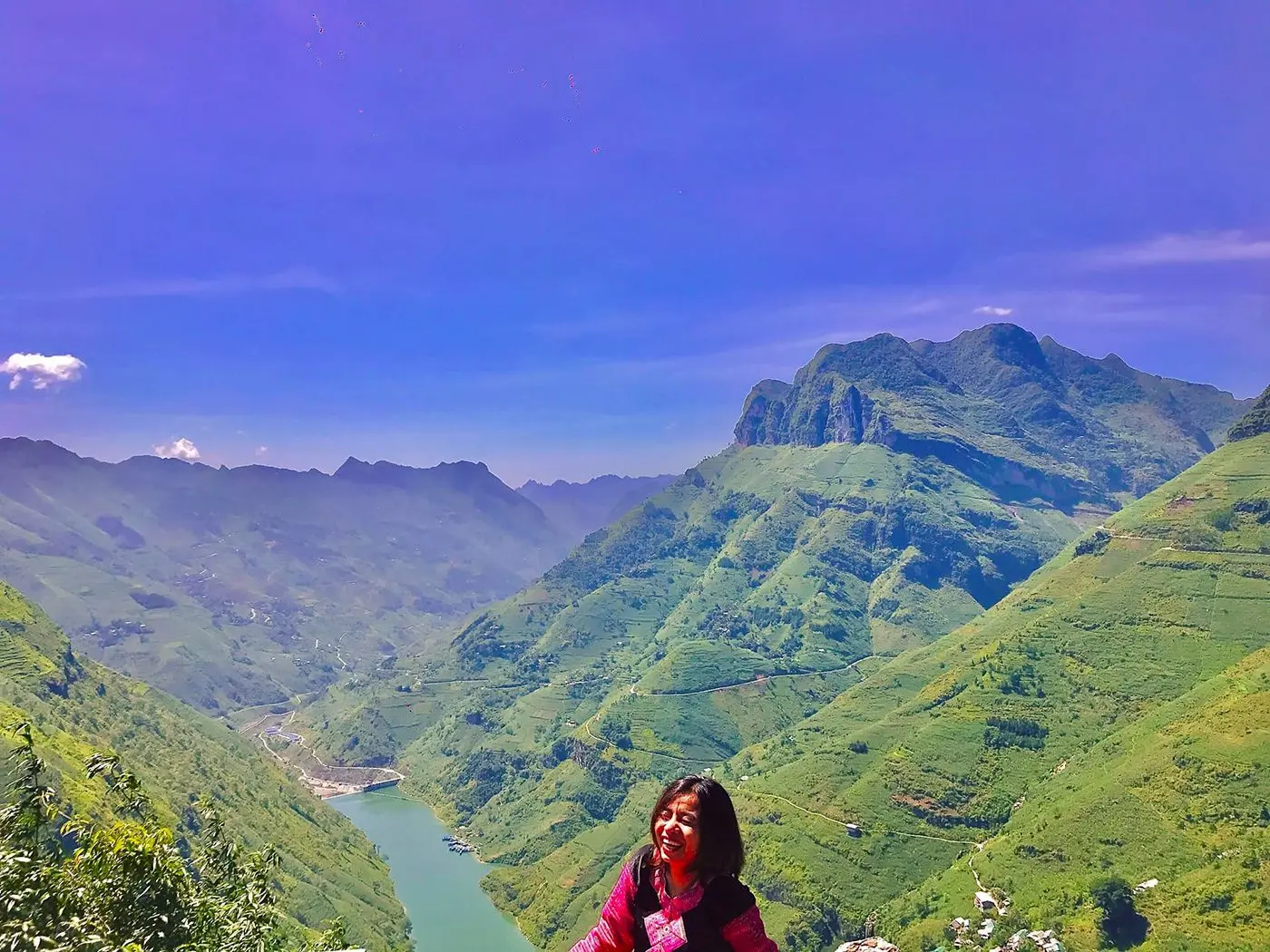 Lại đ&acirc;y nghe Nguyễn Thị H&ograve;a review leo v&aacute;ch đ&aacute; trắng H&agrave; Giang! 7