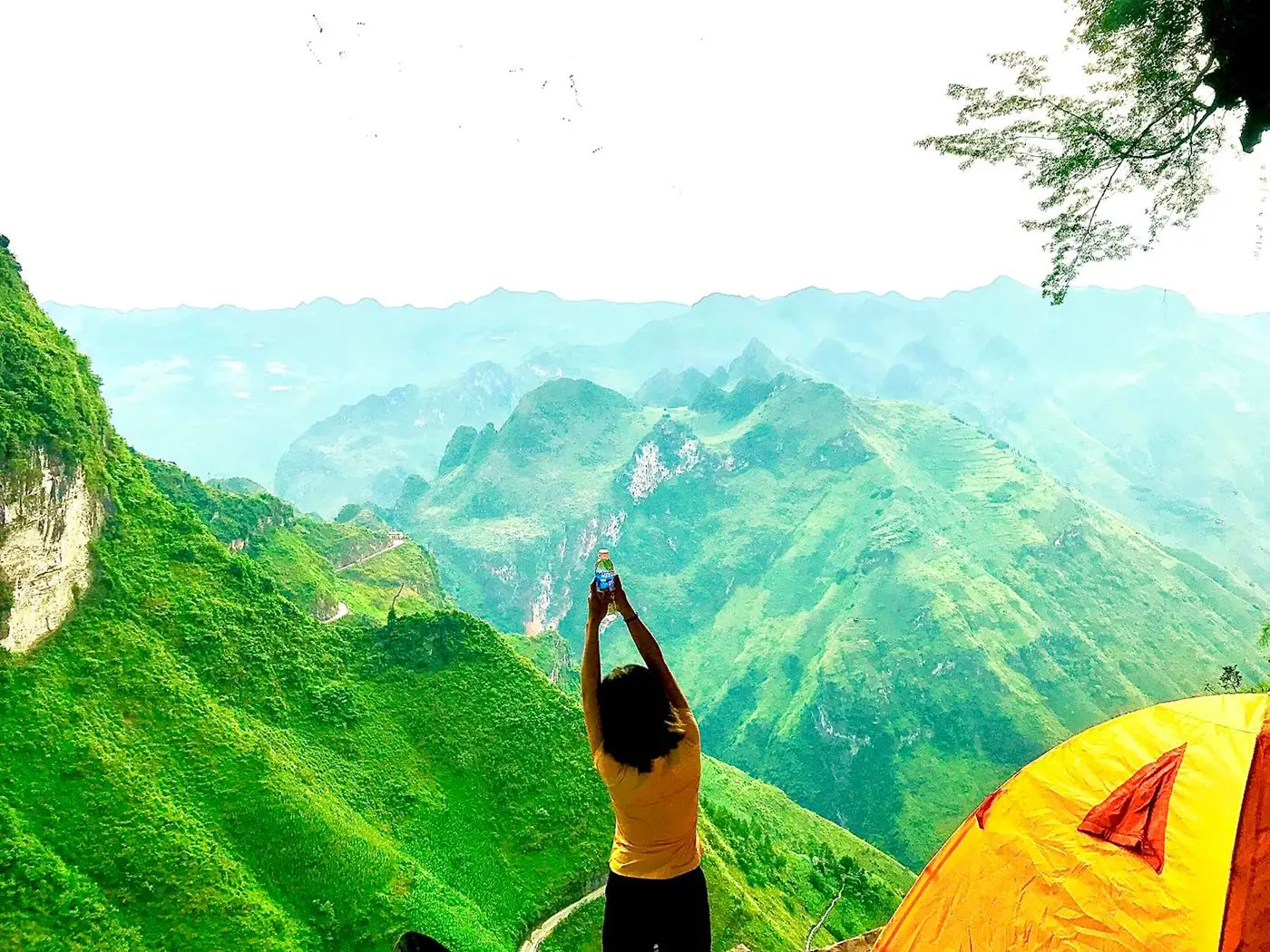 Lại đ&acirc;y nghe Nguyễn Thị H&ograve;a review leo v&aacute;ch đ&aacute; trắng H&agrave; Giang! 8