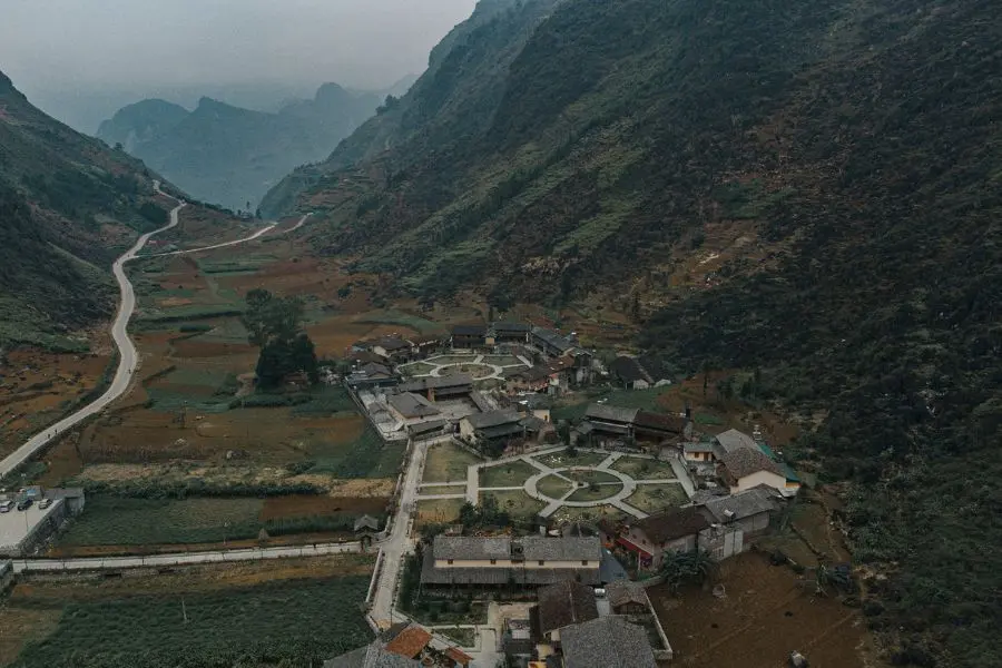 L&agrave;ng văn h&oacute;a d&acirc;n tộc M&ocirc;ng, n&eacute;t kiến tr&uacute;c đặc trưng v&ugrave;ng cao nguy&ecirc;n đ&aacute; 2