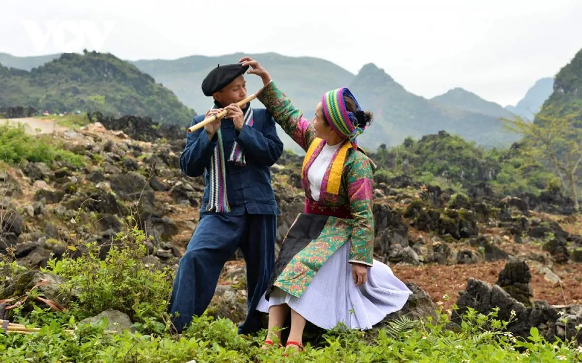 Review H&agrave; Giang - Theo ch&acirc;n cặp đ&ocirc;i ph&aacute;t cẩu lương ầm ầm ở cao nguy&ecirc;n đ&aacute; 5