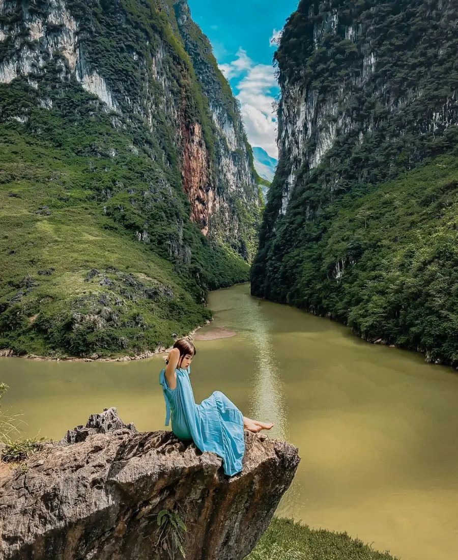 Theo ch&acirc;n h&agrave;nh tr&igrave;nh vi vu H&agrave; Giang của c&ocirc; n&agrave;ng Ho&agrave;ng Minh Thương 2