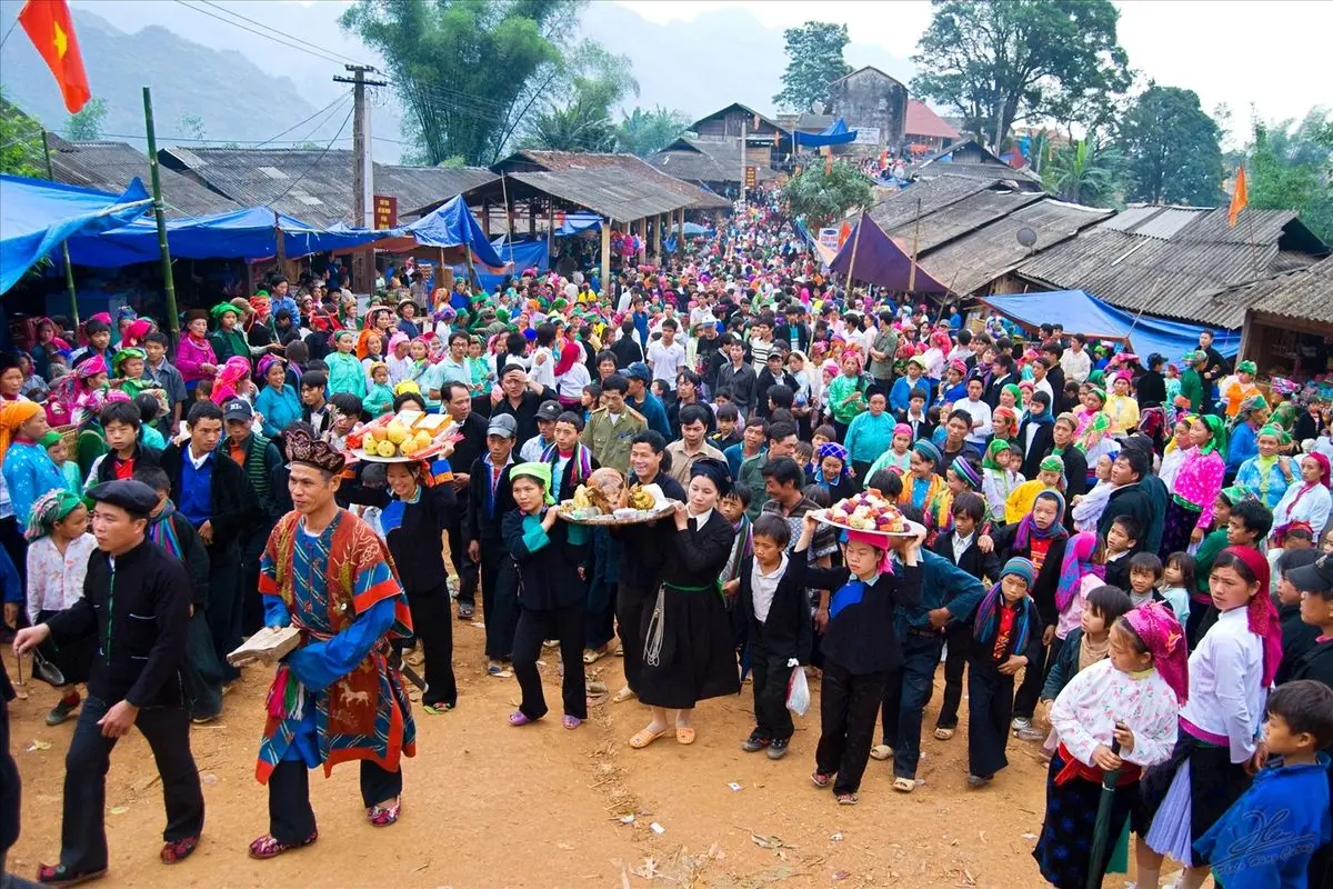 H&ograve;a m&igrave;nh v&agrave;o Lễ hội chợ t&igrave;nh Kh&acirc;u Vai hơn 100 năm 2