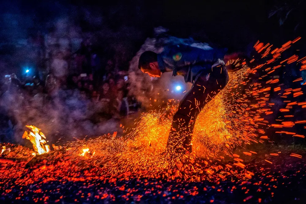 Lễ hội nhảy lửa H&agrave; Giang - Sự kiện độc đ&aacute;o của người P&agrave; Thẻn 7