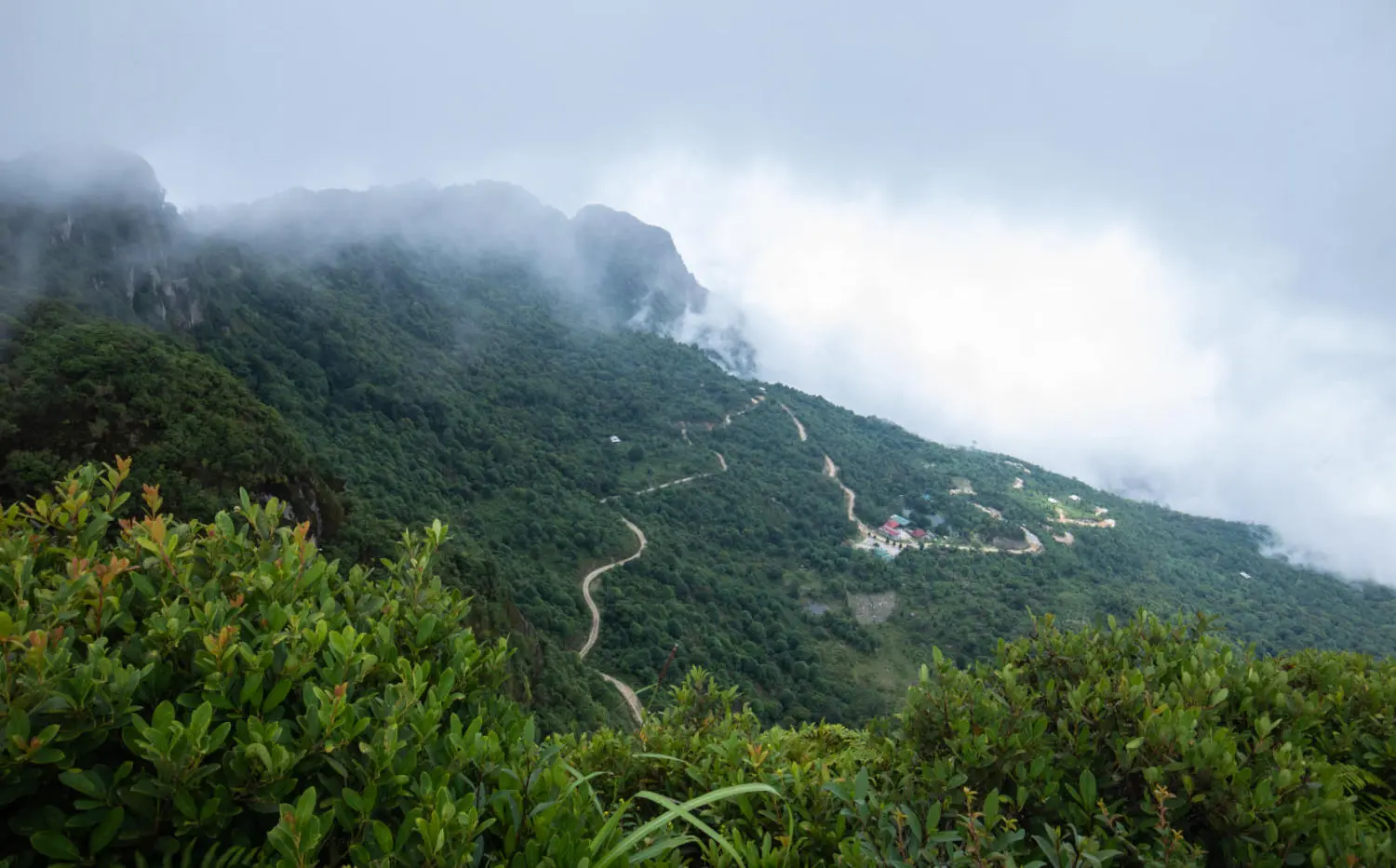 Lịch tr&igrave;nh Săn m&acirc;y tr&ecirc;n đỉnh T&acirc;y C&ocirc;n Lĩnh cao nhất nh&igrave; H&agrave; Giang 2