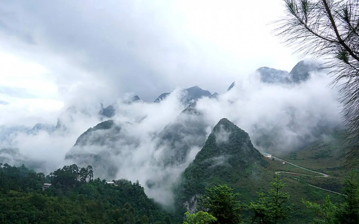 Trải nghiệm lịch tr&igrave;nh H&agrave; Giang tự t&uacute;c 3N2Đ săn m&acirc;y tr&ecirc;n cao nguy&ecirc;n đ&aacute; c&ugrave;ng MIA.vn 9
