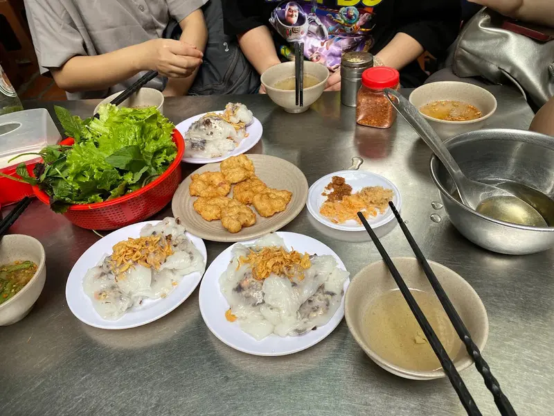 B&aacute;nh cuốn chả mực Hạ Long - M&oacute;n ăn g&acirc;y thương nhớ của v&ugrave;ng đất mỏ 6