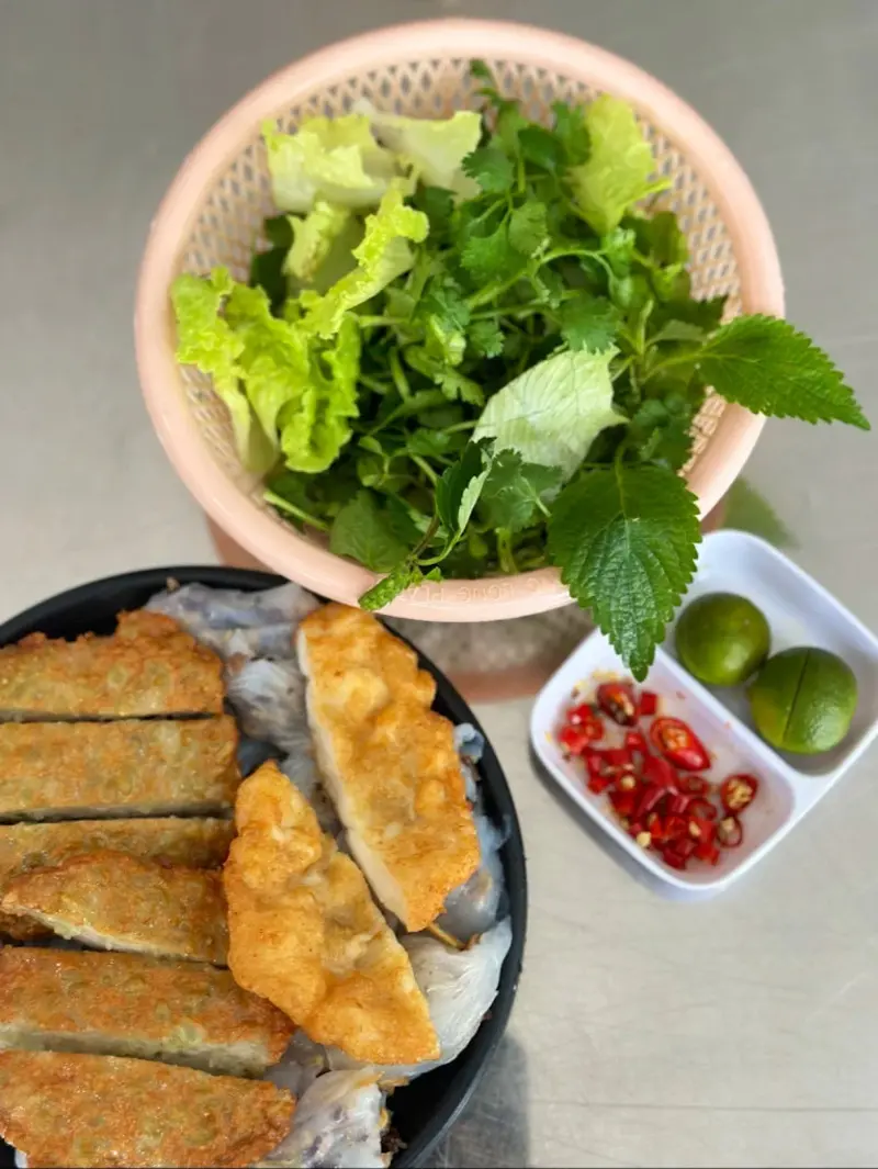 B&aacute;nh cuốn chả mực Hạ Long - M&oacute;n ăn g&acirc;y thương nhớ của v&ugrave;ng đất mỏ 13