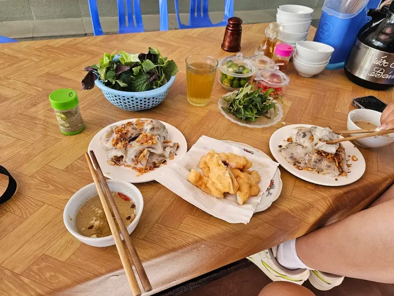 B&aacute;nh cuốn chả mực Hạ Long - M&oacute;n ăn g&acirc;y thương nhớ của v&ugrave;ng đất mỏ 14