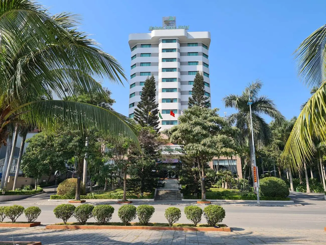 Bay View Restaurant - Nh&agrave; h&agrave;ng đẳng cấp tại vịnh Hạ Long 2