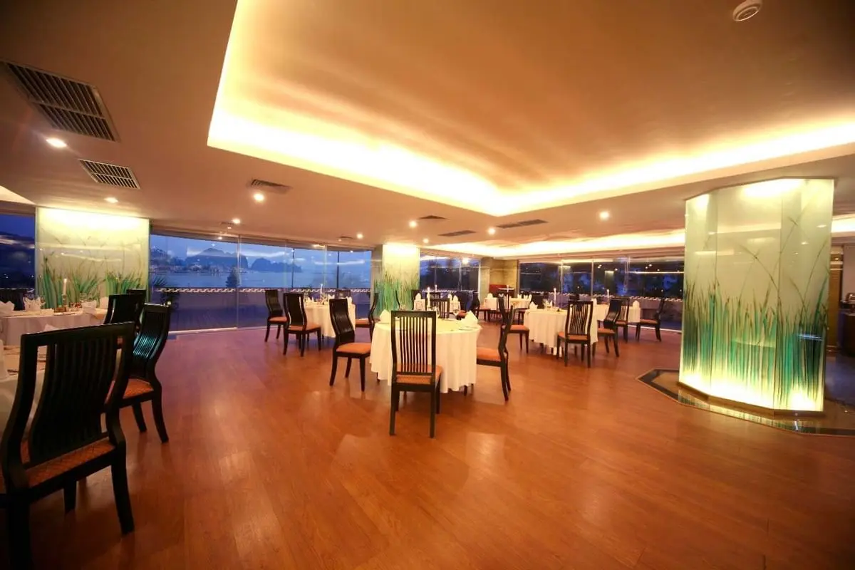 Bay View Restaurant - Nh&agrave; h&agrave;ng đẳng cấp tại vịnh Hạ Long 6