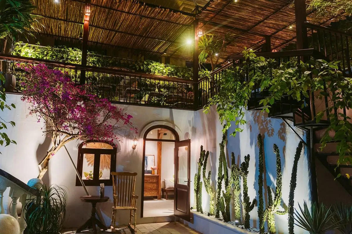 B&igrave;nh dị 1900 Coffee House - Qu&aacute;n c&agrave; ph&ecirc; với đồ nội thất gỗ quen thuộc 3