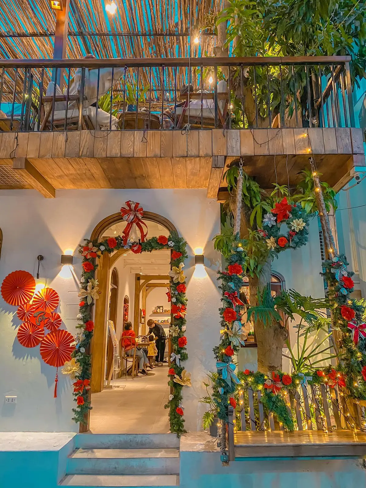 B&igrave;nh dị 1900 Coffee House - Qu&aacute;n c&agrave; ph&ecirc; với đồ nội thất gỗ quen thuộc 7
