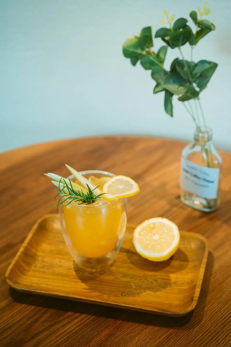 B&igrave;nh dị 1900 Coffee House - Qu&aacute;n c&agrave; ph&ecirc; với đồ nội thất gỗ quen thuộc 11