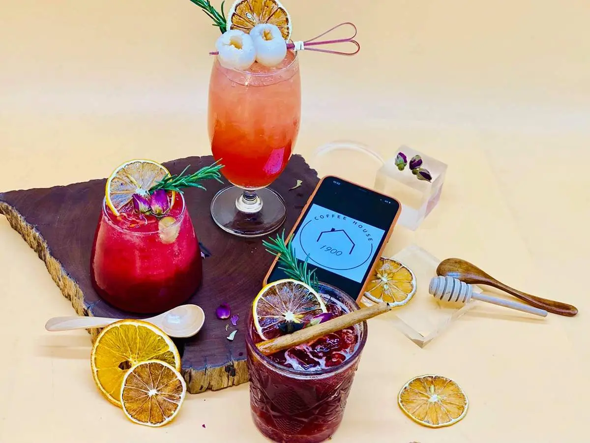 B&igrave;nh dị 1900 Coffee House - Qu&aacute;n c&agrave; ph&ecirc; với đồ nội thất gỗ quen thuộc 13